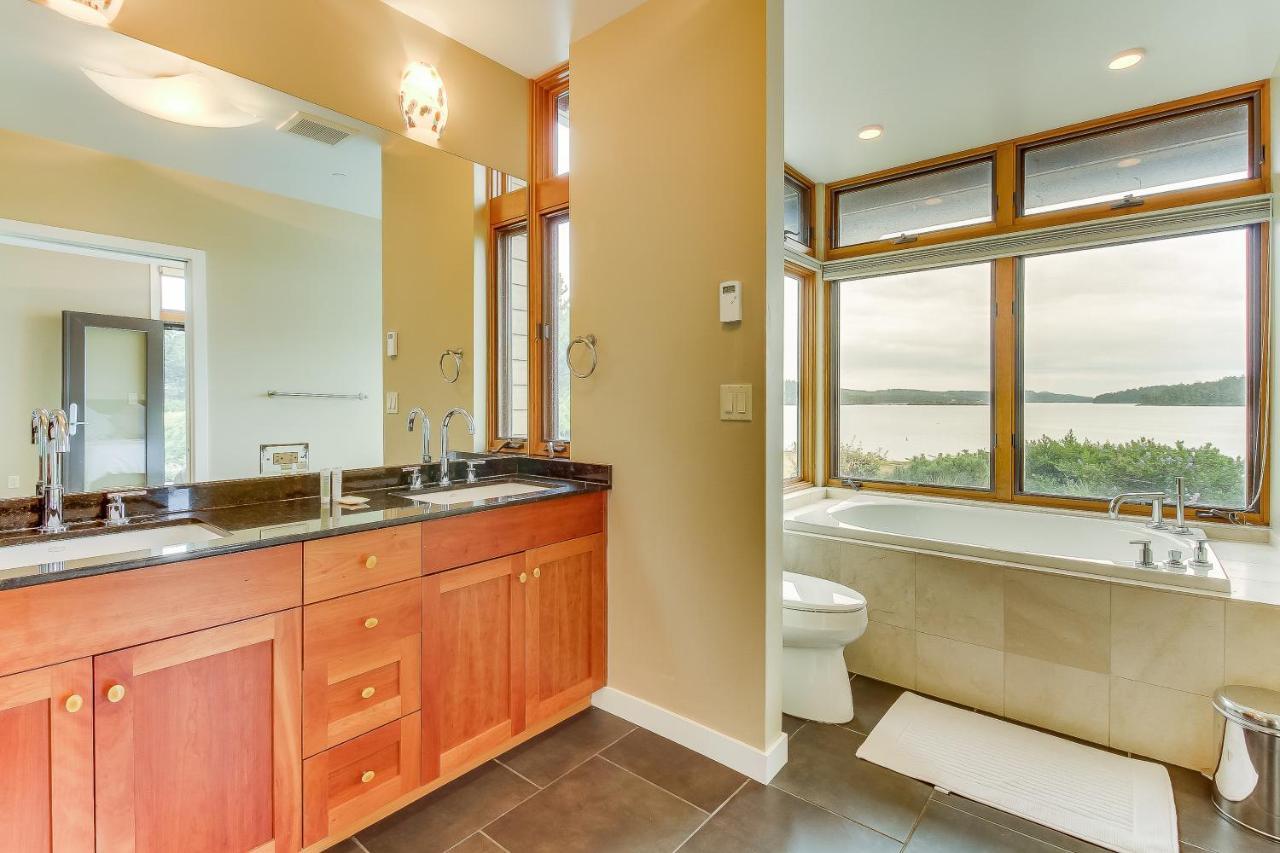 Fidalgo Island Waterfront Stunner Villa Anacortes Exterior photo